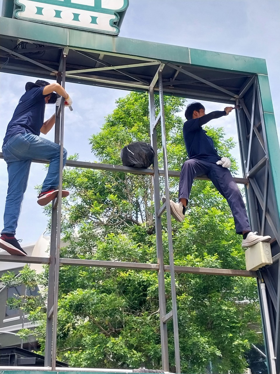 ทำการรื้อ LED OUTDOOR P10 