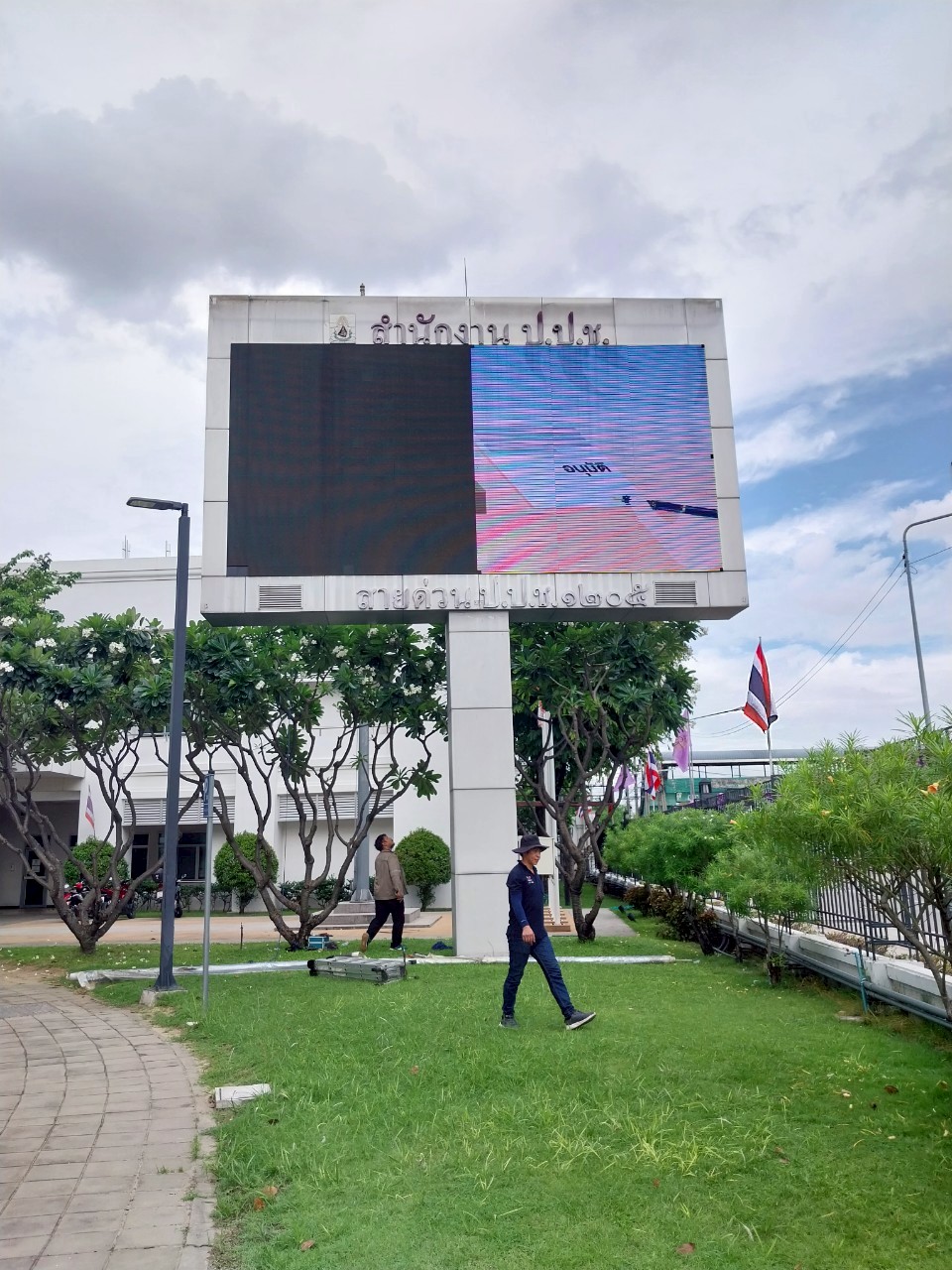 ป้ายประชาสัมพันธ์ LED OUTDOOR  ก่อนทำการซ่อม 