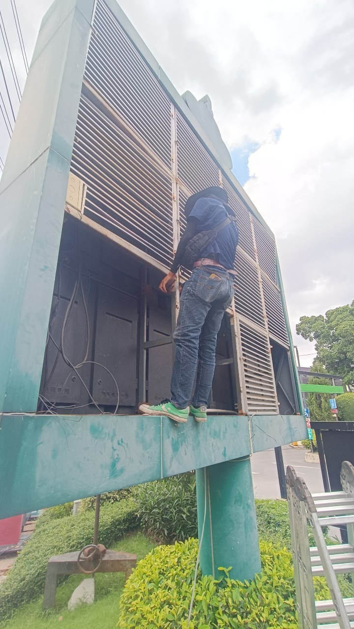 ทำการรื้อ LED OUTDOOR P10 