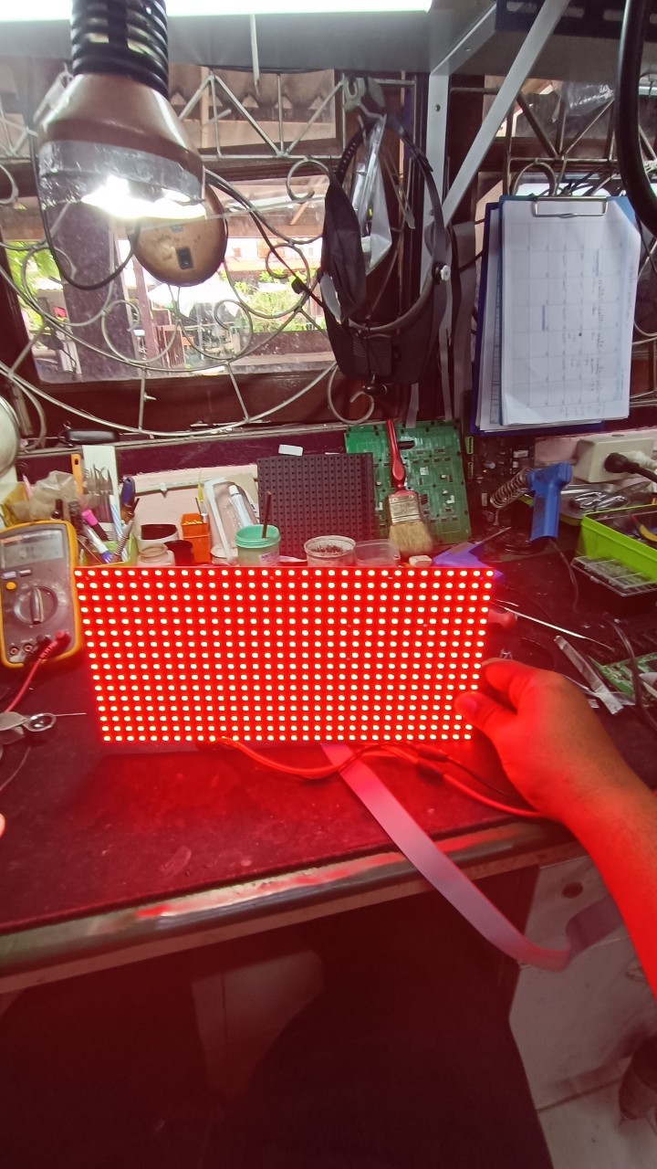 ทดสอบโมดูล LED ที่ได้รับการซ่อมแซมแล้ว ก่อนติดตั้งคืน