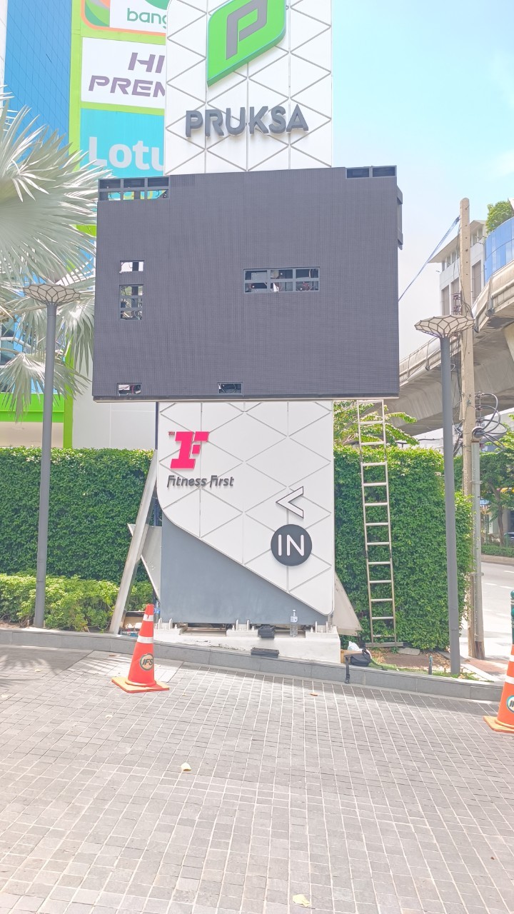 ถอดโมดูล LED ที่เสียชำรุด เพื่อทำการซ่อมแซม